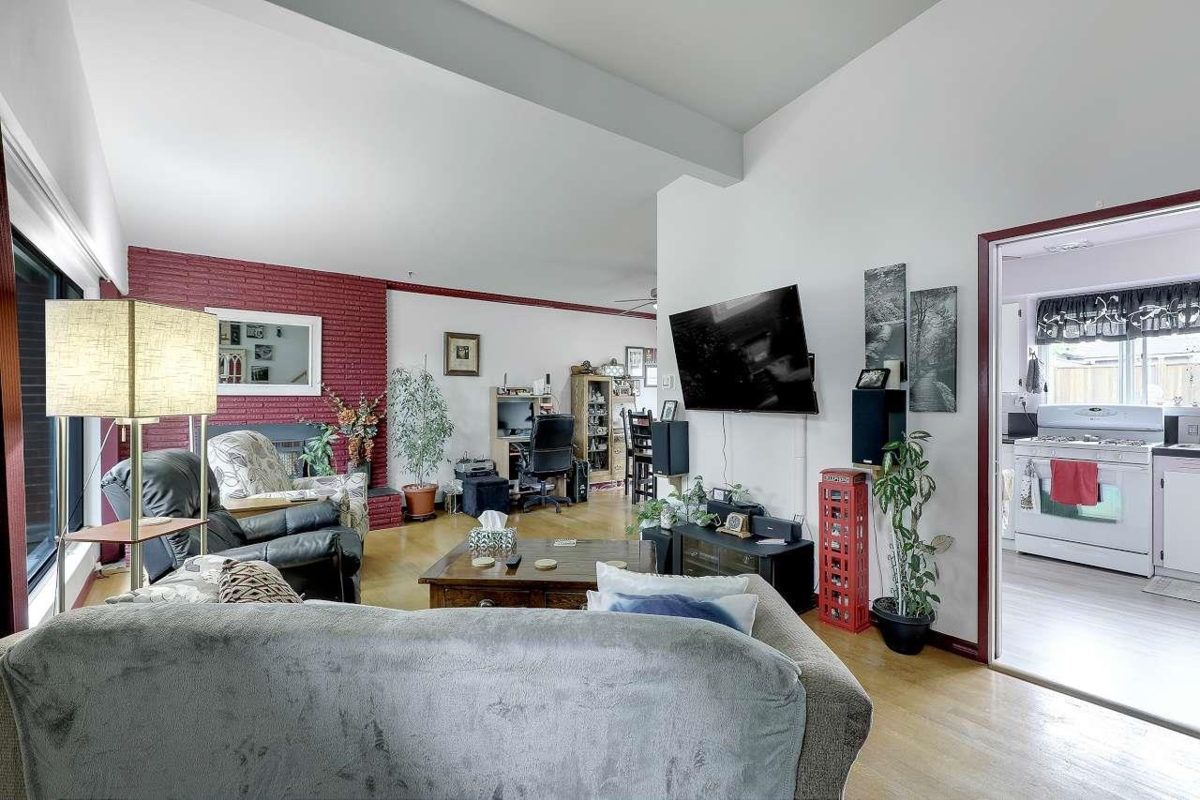 Dining Area Photo of 14481 86a Avenue, Surrey, BC