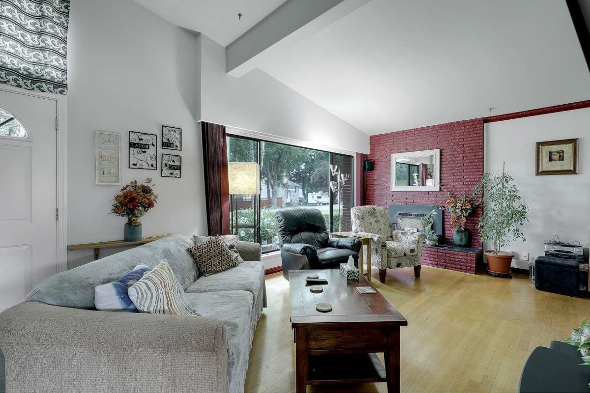 Family Room Photo of 14481 86a Avenue, Surrey, BC