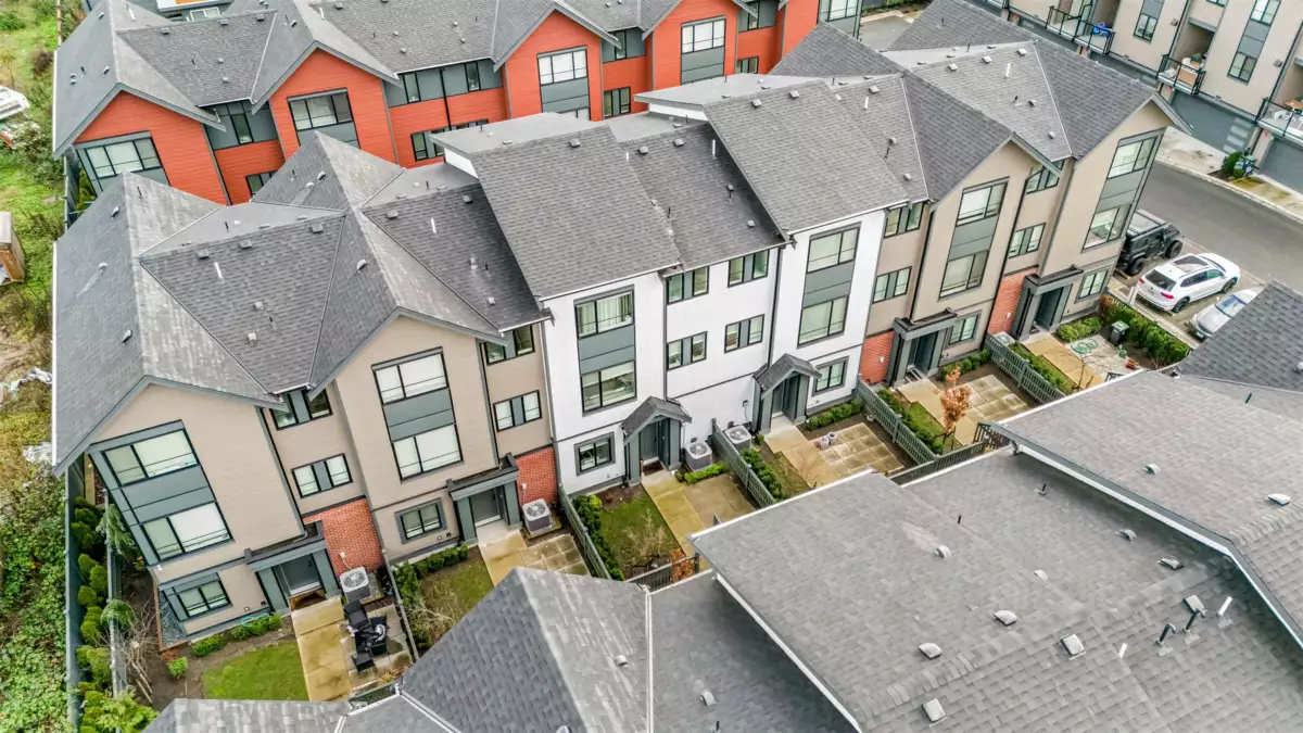 Front Yard Photo of 18 19897 75a Avenue, Langley, BC