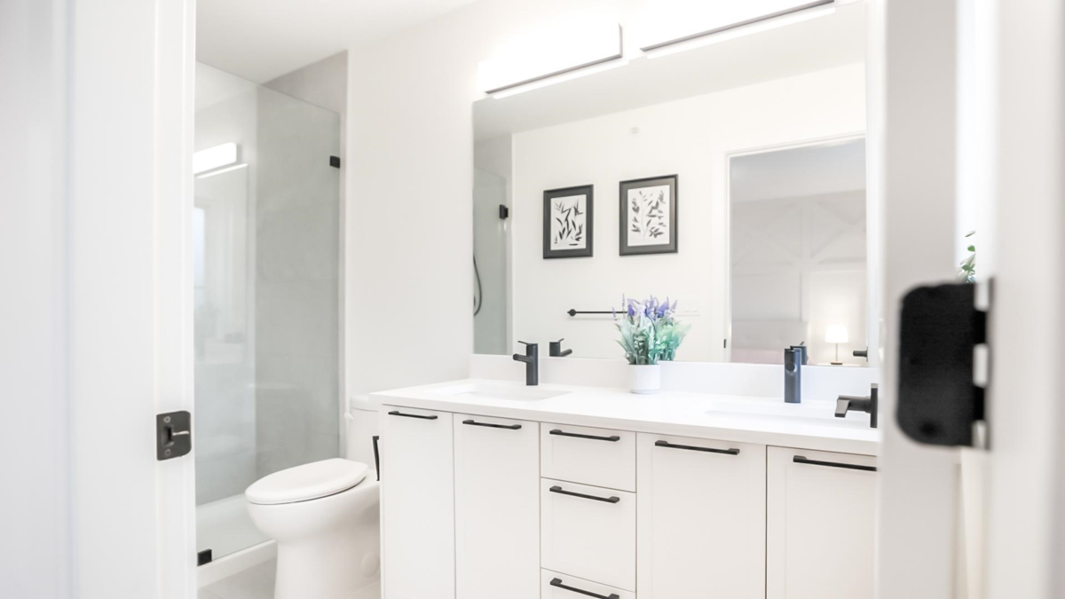 Guest Bathroom Photo of 18 19897 75a Avenue, Langley, BC