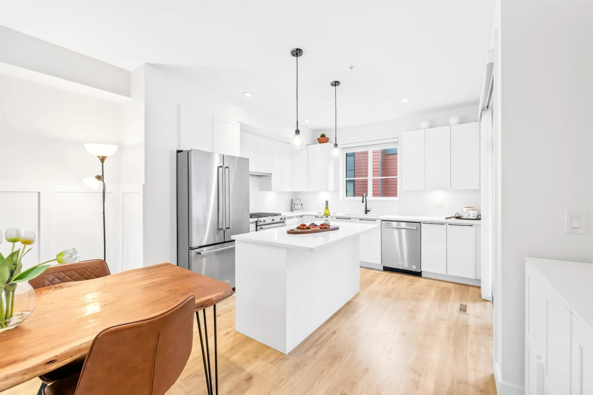 Kitchen Island Photo of 18 19897 75a Avenue, Langley, BC