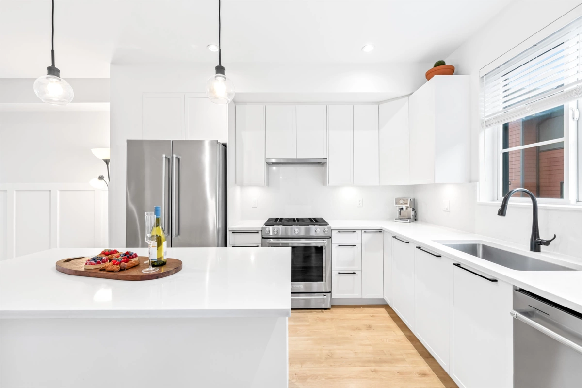 Living Room Photo of 18 19897 75a Avenue, Langley, BC