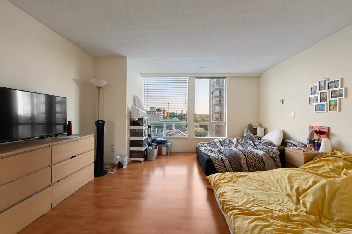 Kitchen Island Photo of 1301 2628 Ash Street, Vancouver, BC