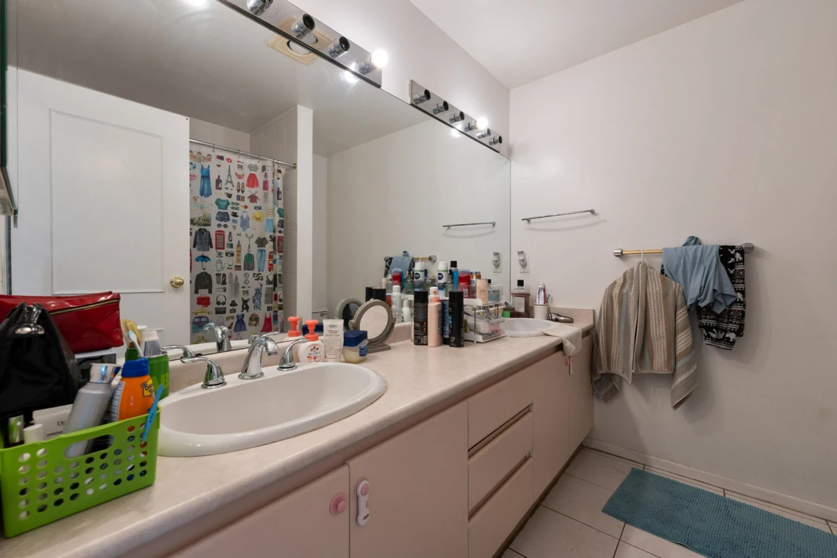 Powder Room Photo of 1301 2628 Ash Street, Vancouver, BC