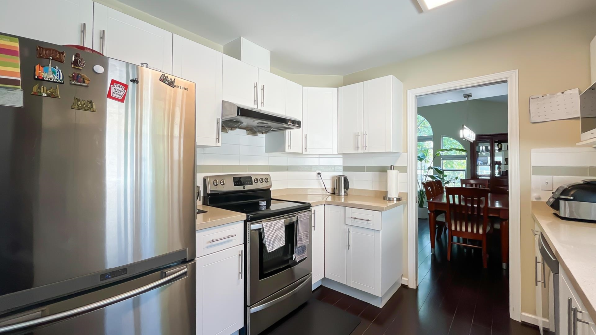 Kitchen Island Photo of 5240 Oliver Drive, Richmond, BC