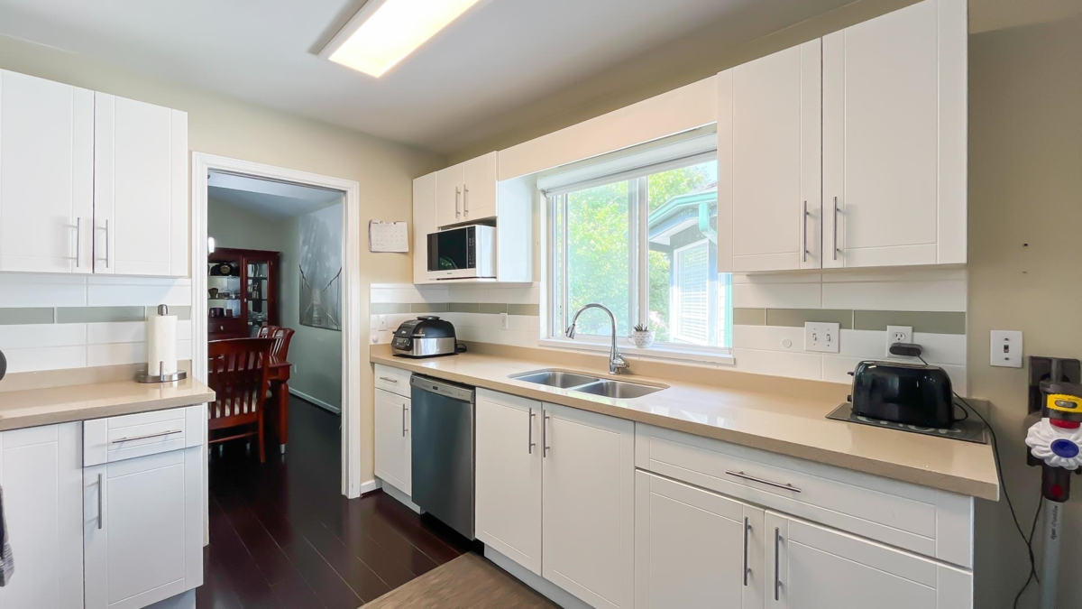 Walk-In Closet Photo of 5240 Oliver Drive, Richmond, BC