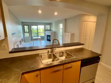 311 9329 University Crescent, Burnaby, BC, Burnaby — Apartment/Condo for sale
