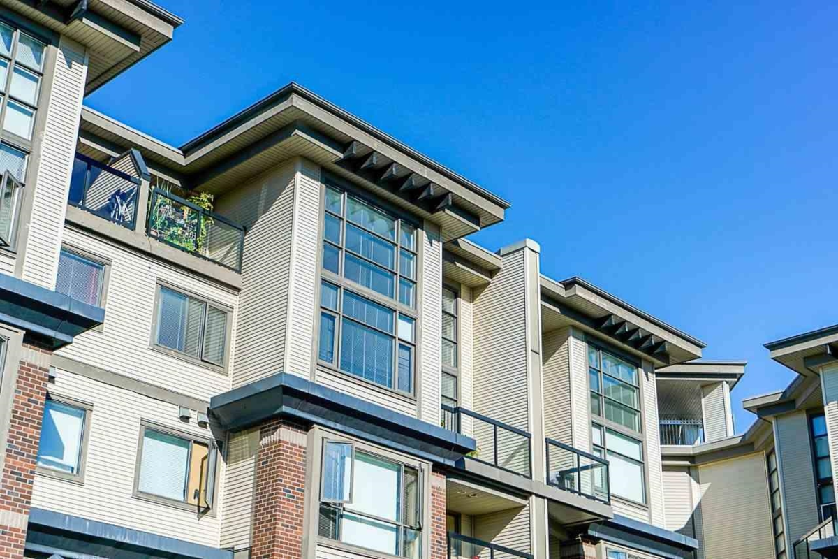 Living Room Photo of 427 10838 City Parkway, Surrey, BC