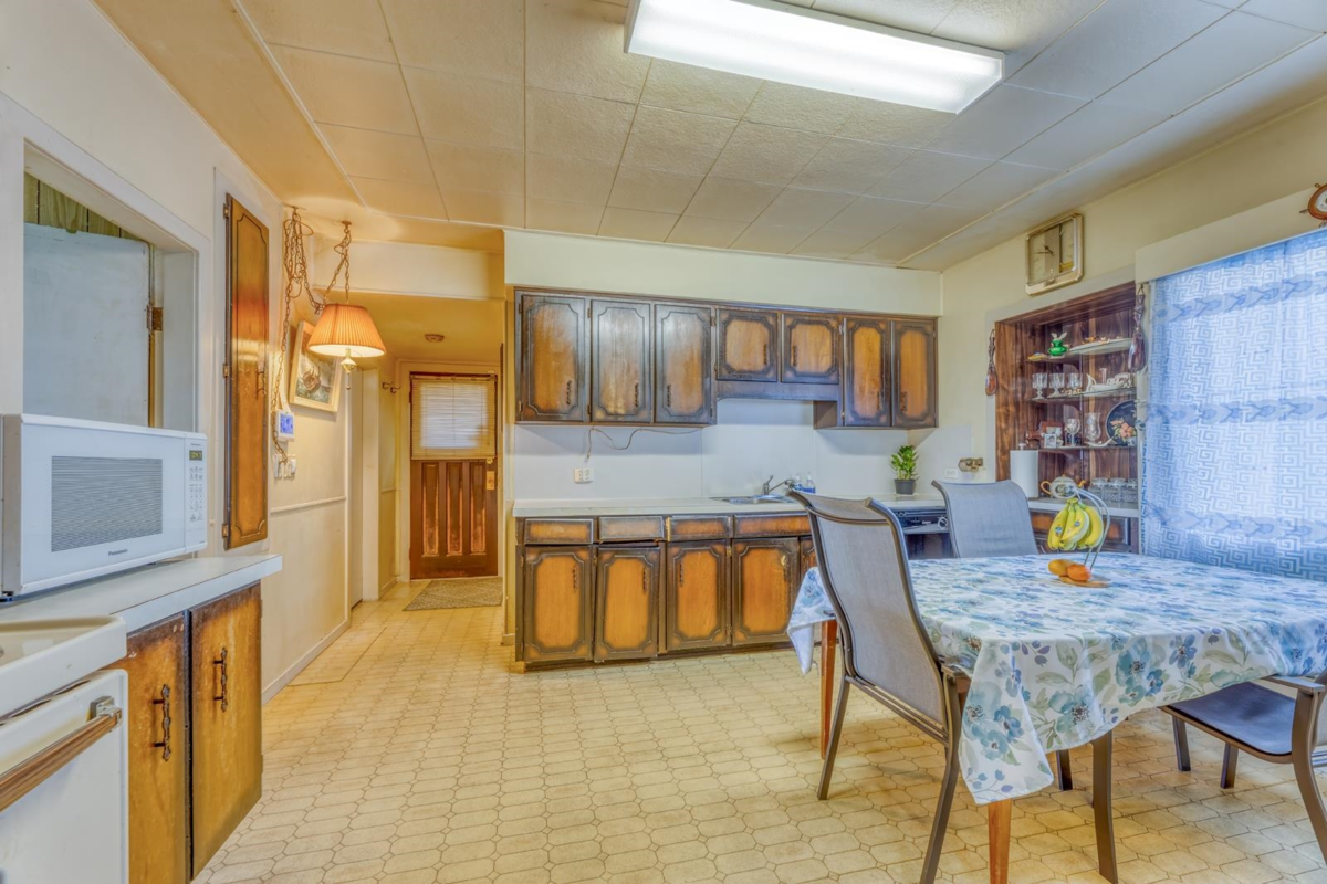 Dining Area Photo of 2323 Dublin Street, New Westminster, BC