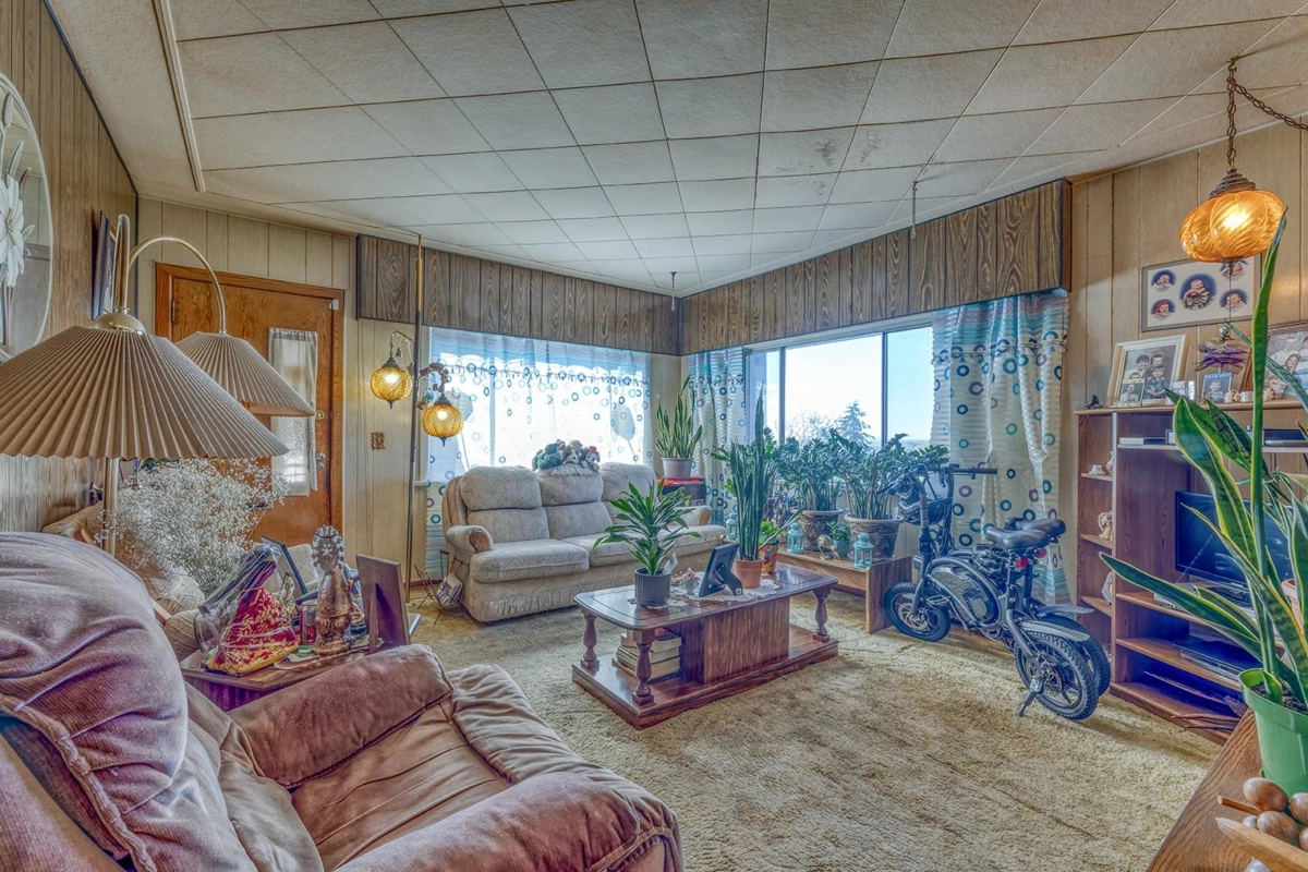 Family Room Photo of 2323 Dublin Street, New Westminster, BC