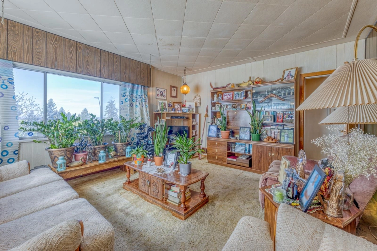 Living Room Photo of 2323 Dublin Street, New Westminster, BC