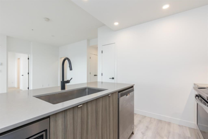 Kitchen Island Photo of 606 32828 Landeau Place, Abbotsford, BC