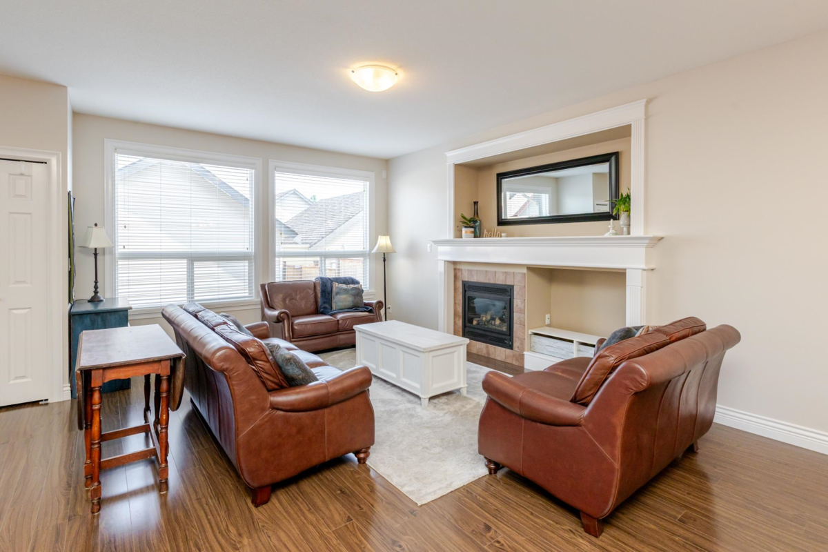Family Room Photo of 6522 193a Street, Surrey, BC
