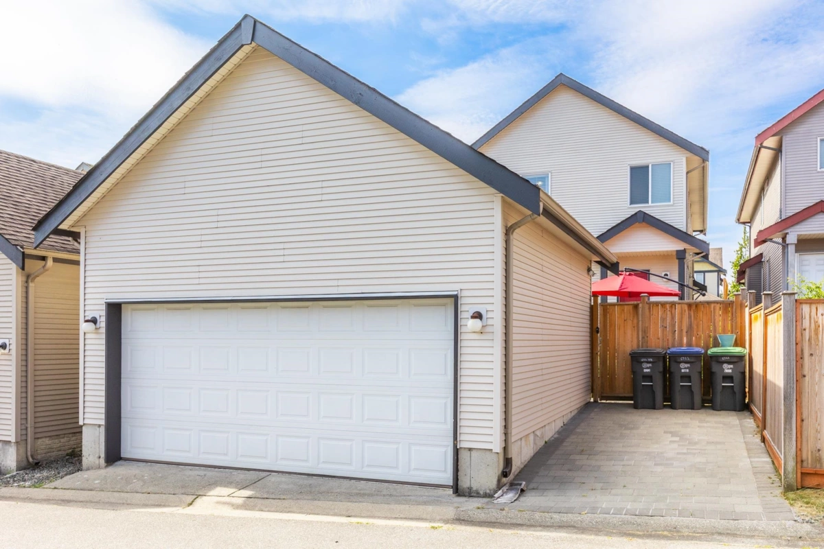 Front Yard Photo of 6522 193a Street, Surrey, BC