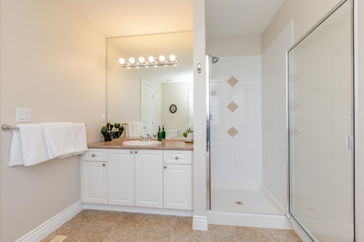 Guest Bathroom Photo of 6522 193a Street, Surrey, BC