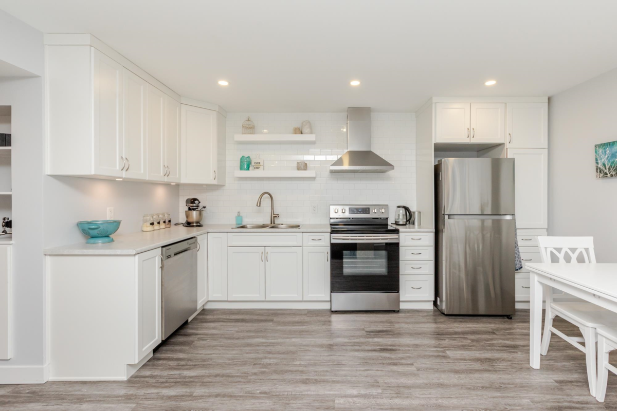 Laundry Room Photo of 6522 193a Street, Surrey, BC