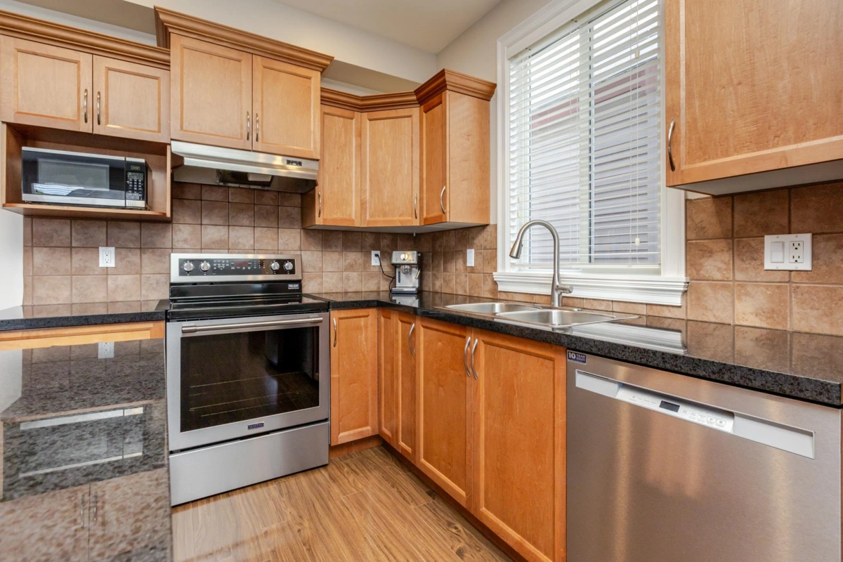 Living Room Photo of 6522 193a Street, Surrey, BC