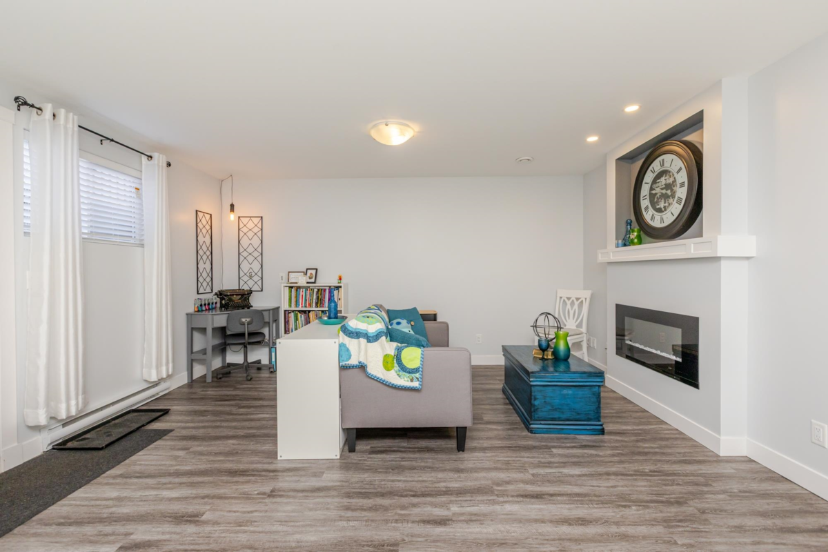 Mudroom Photo of 6522 193a Street, Surrey, BC