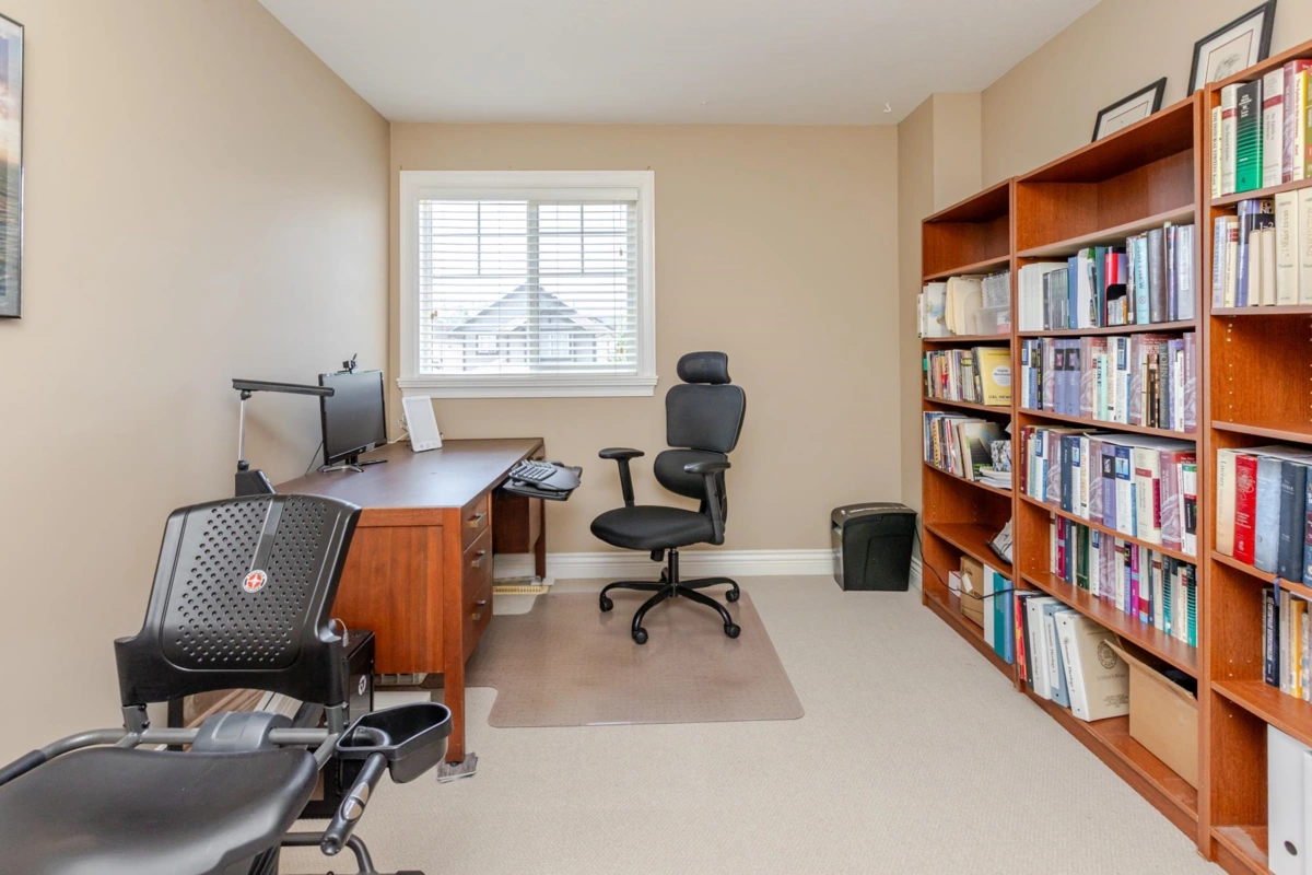 Office / Den Photo of 6522 193a Street, Surrey, BC