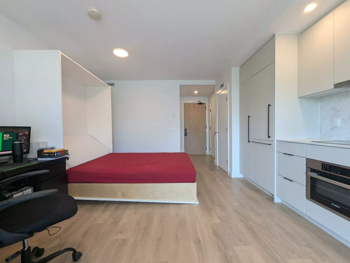 Kitchen Photo of 303 13685 102 Avenue, Surrey, BC