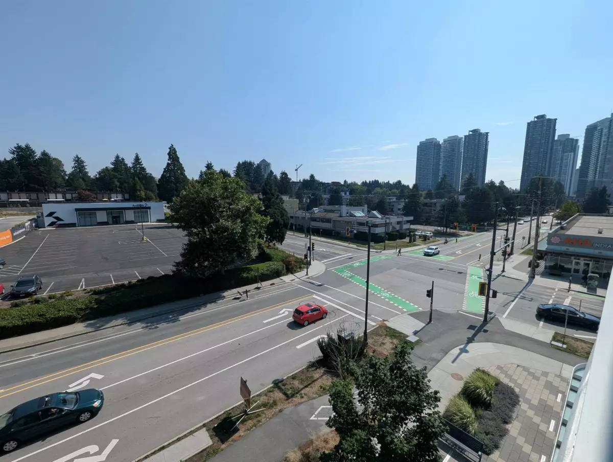Primary Bathroom Photo of 303 13685 102 Avenue, Surrey, BC