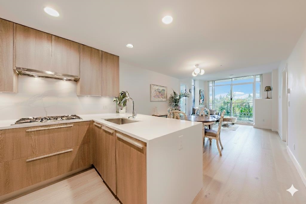 Kitchen Island Photo of 205 1295 Conifer Street, North Vancouver, BC