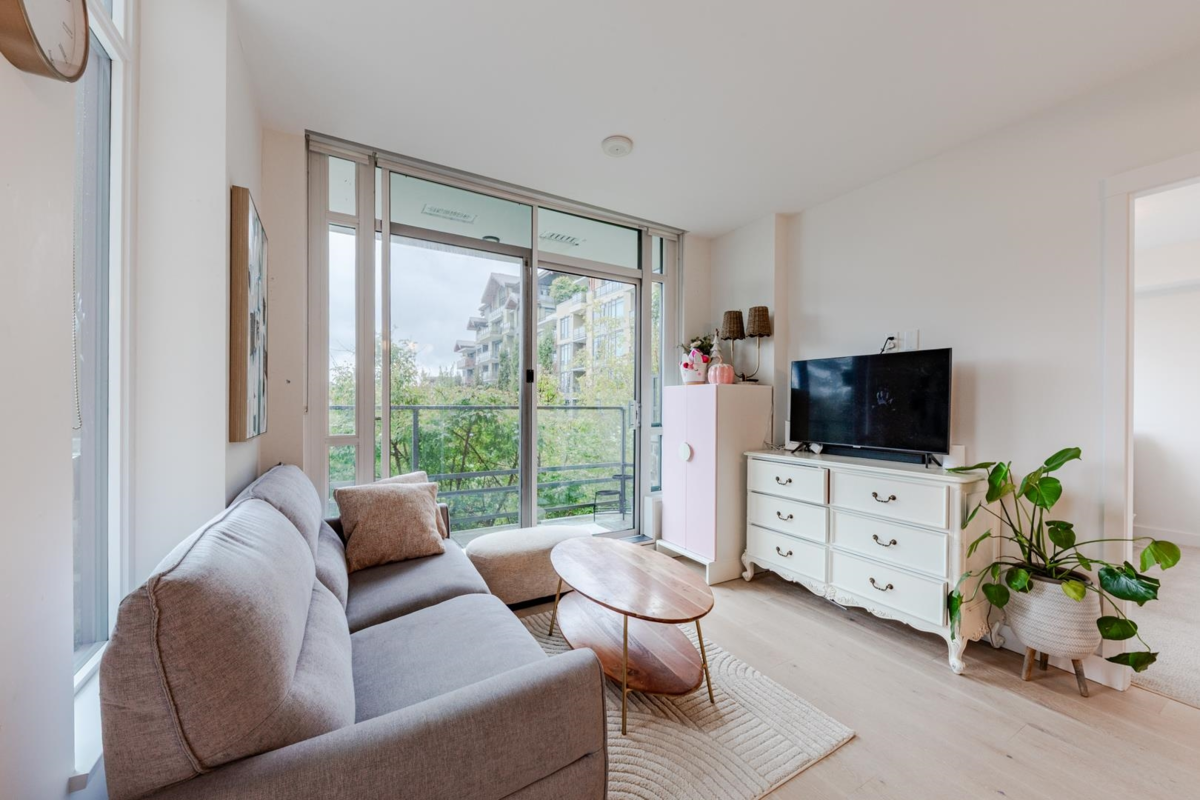 Primary Bathroom Photo of 205 1295 Conifer Street, North Vancouver, BC