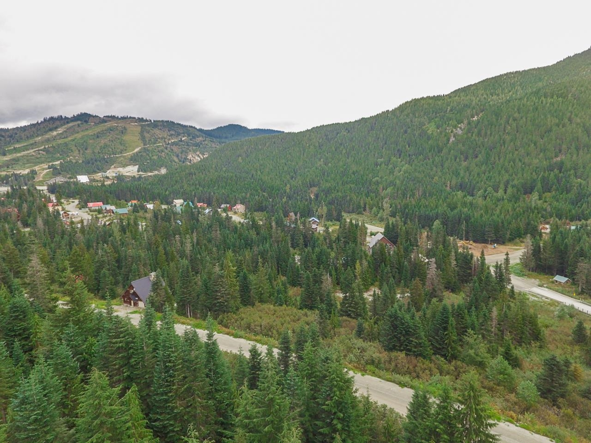Kitchen Island Photo of 20478 Edelweiss Drive, Mission, BC