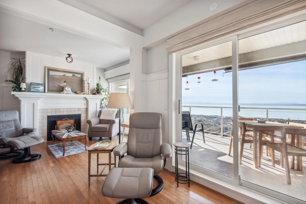 Dining Area Photo of 210 1120 Tsatsu Shores Drive, Tsawwassen, BC