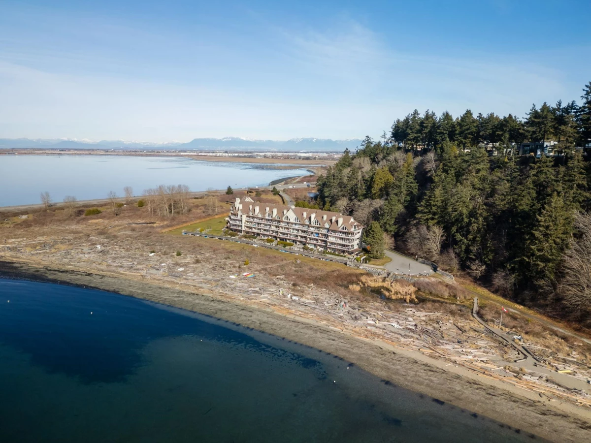Front Yard Photo of 210 1120 Tsatsu Shores Drive, Tsawwassen, BC