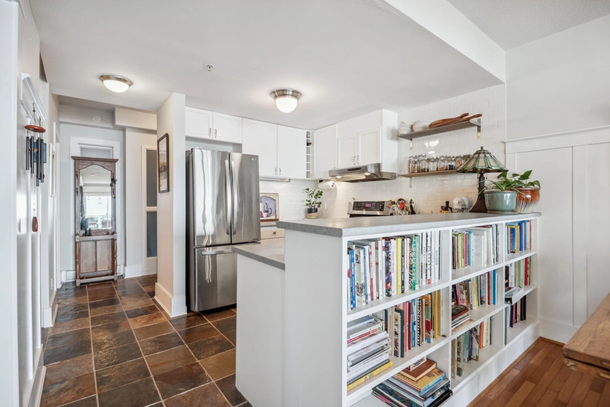 Guest Bathroom Photo of 210 1120 Tsatsu Shores Drive, Tsawwassen, BC