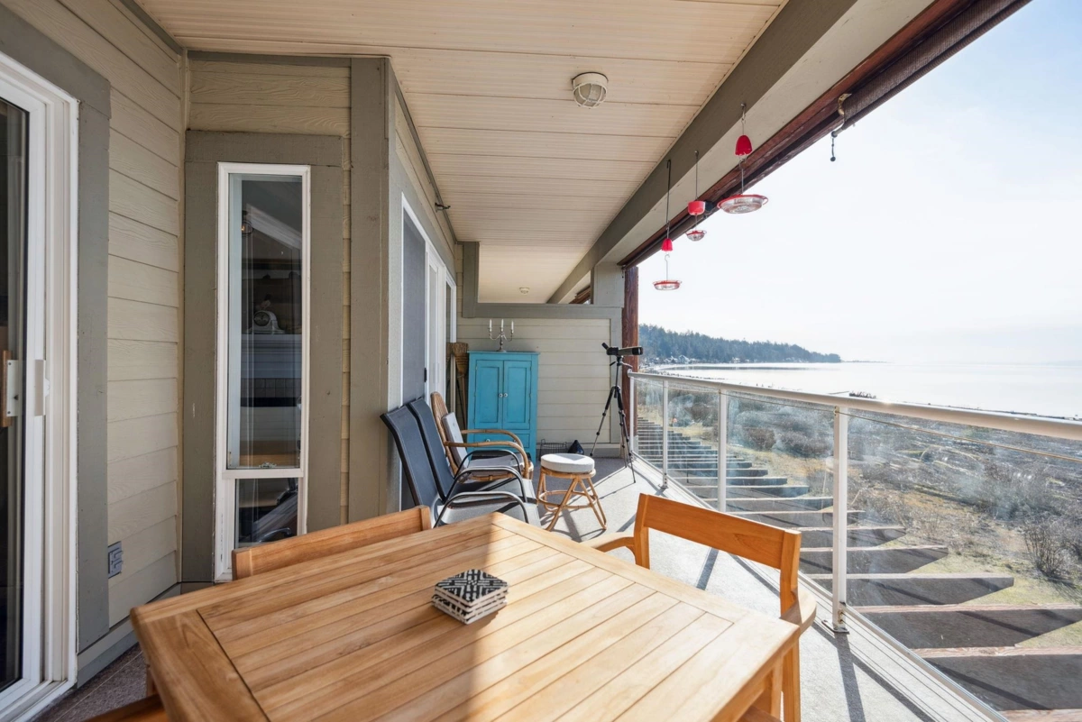 Hallway Photo of 210 1120 Tsatsu Shores Drive, Tsawwassen, BC