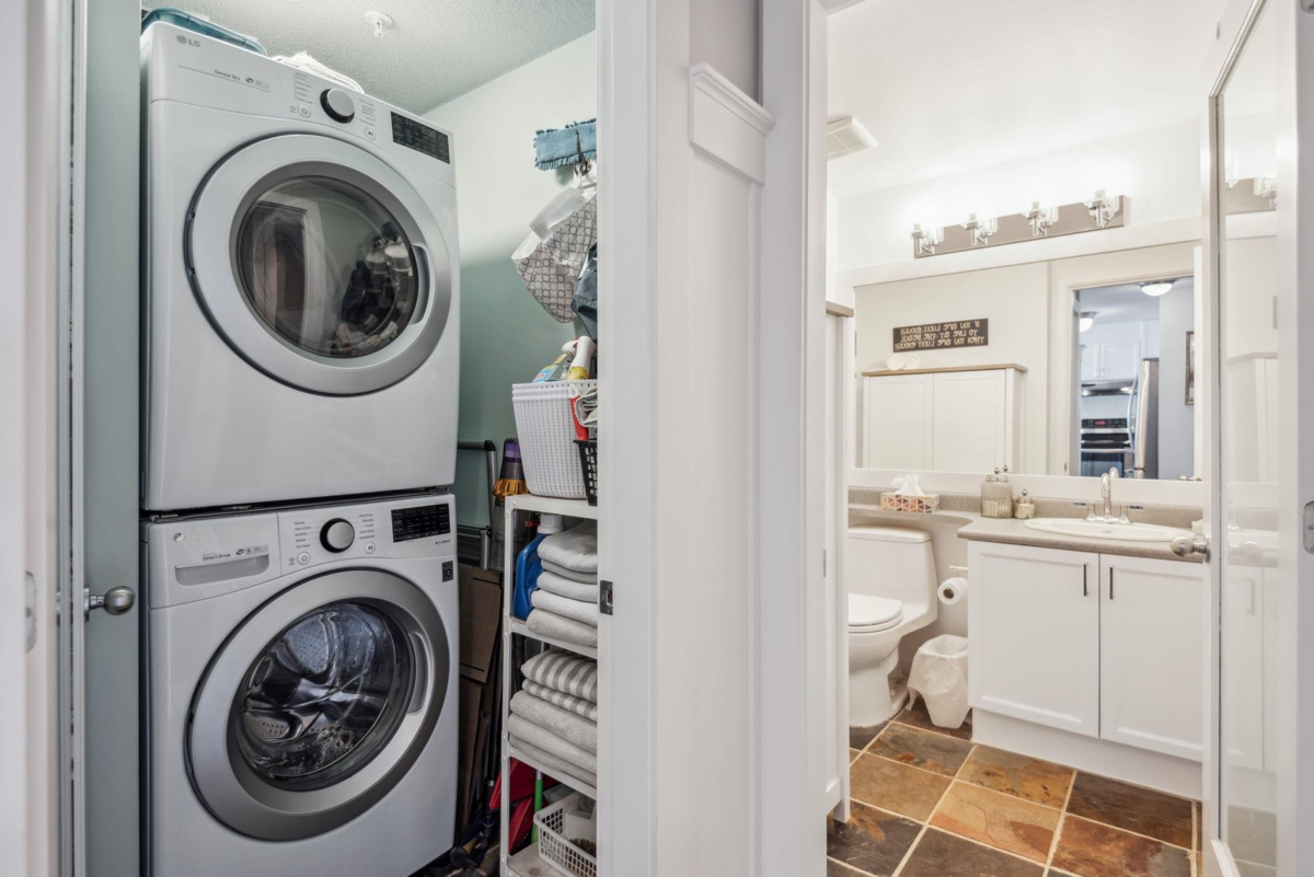 Laundry Room Photo of 210 1120 Tsatsu Shores Drive, Tsawwassen, BC