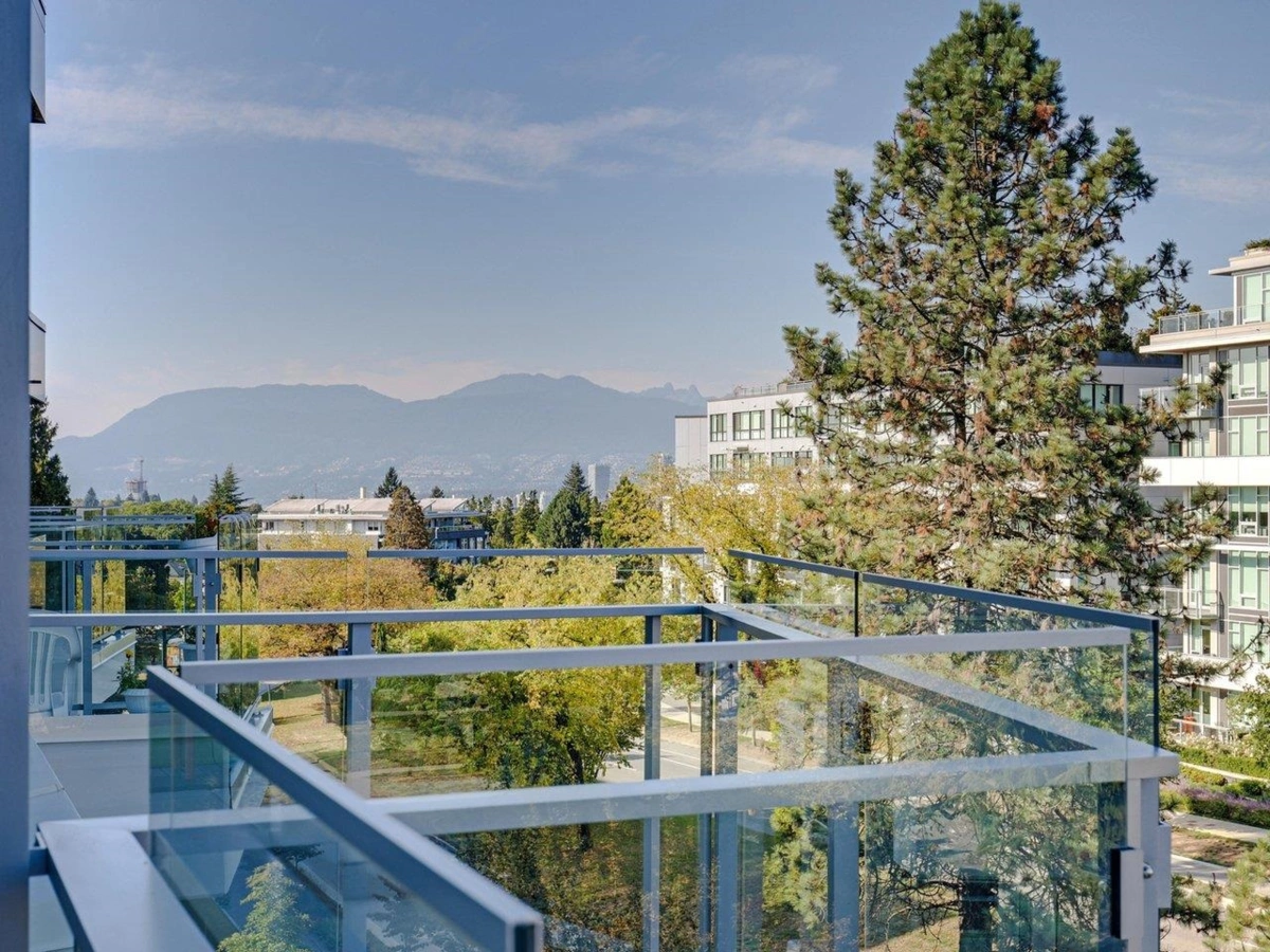 Guest Bathroom Photo of 604 5033 Cambie Street, Vancouver, BC