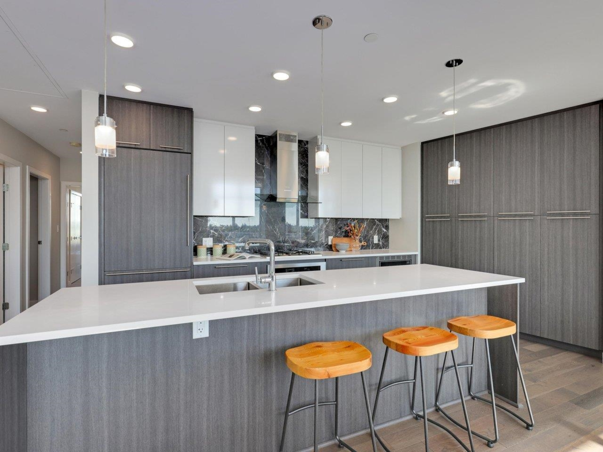 Kitchen Island Photo of 604 5033 Cambie Street, Vancouver, BC