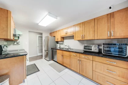 203 3070 Guildford Way, Coquitlam, BC, Coquitlam — Apartment/Condo for sale