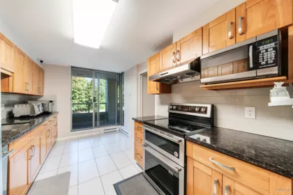 203 3070 Guildford Way, Coquitlam, BC, Coquitlam — Apartment/Condo for sale