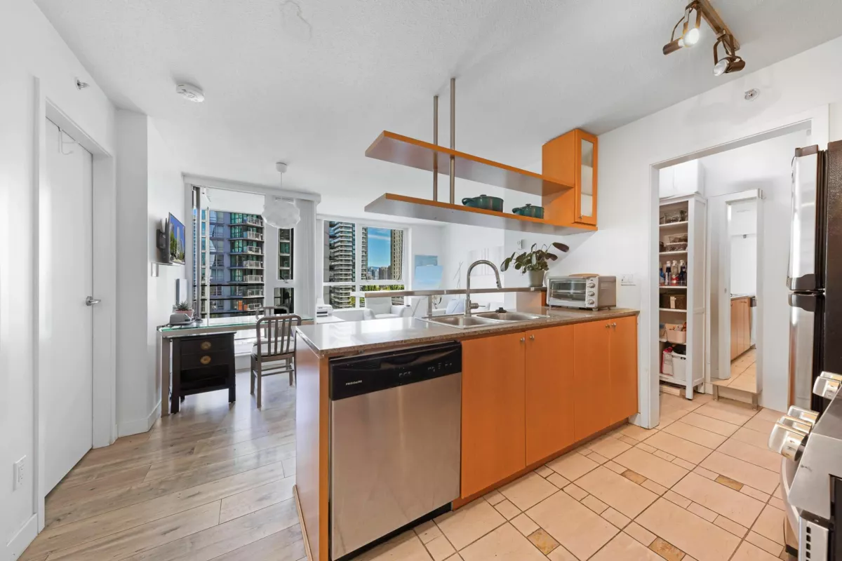 Breakfast Nook Photo of 1607 1495 Richard Street, Vancouver, BC