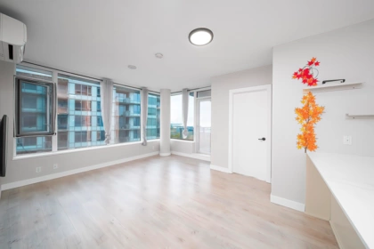 902 6971 Elmbridge Way, Richmond, BC, Richmond — Apartment/Condo for sale