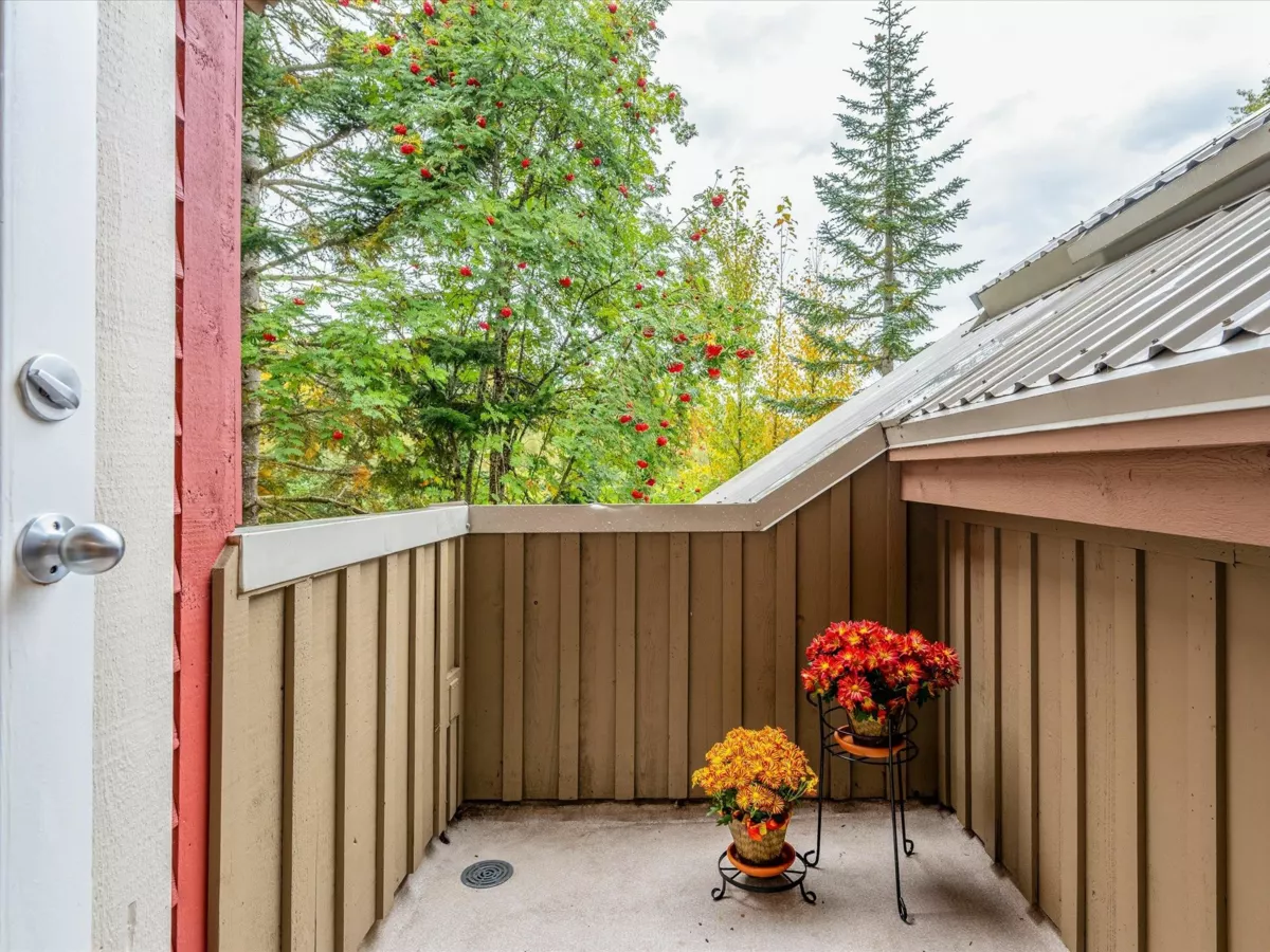 Kitchen Island Photo of 16 4385 Northlands Boulevard, Whistler, BC