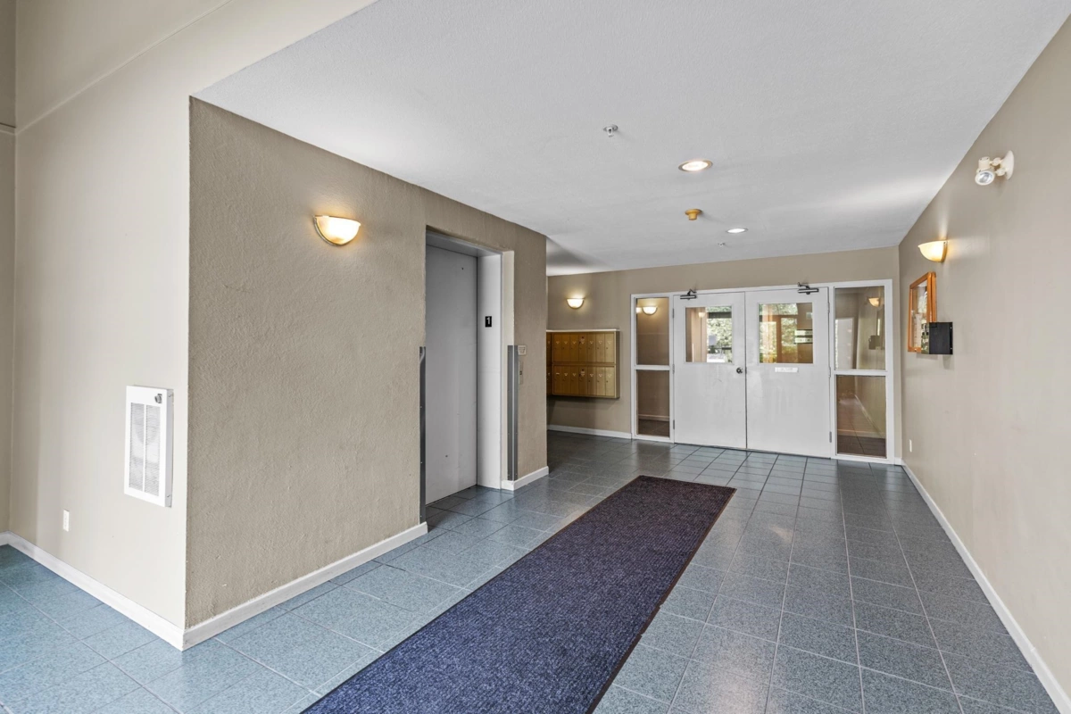 Backyard Photo of 407 33708 King Road, Abbotsford, BC