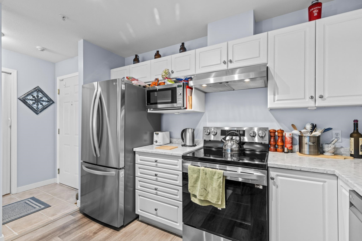 Breakfast Nook Photo of 407 33708 King Road, Abbotsford, BC