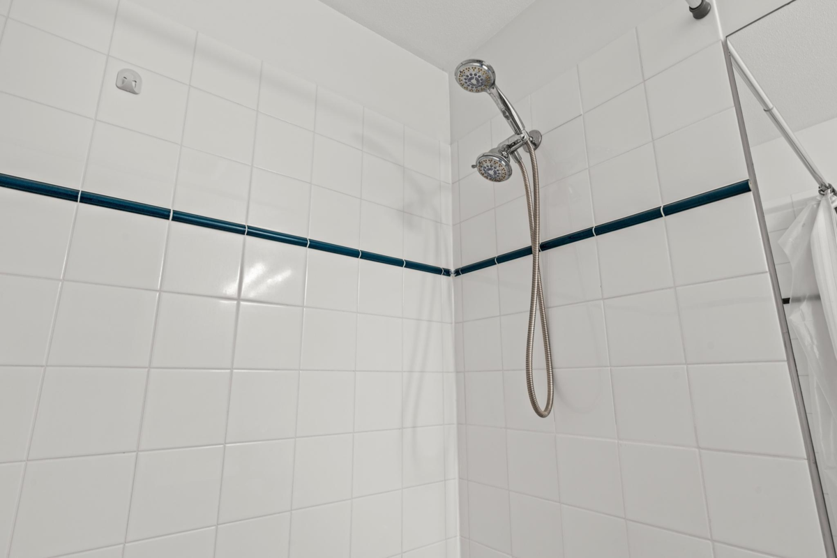 Entry Foyer Photo of 407 33708 King Road, Abbotsford, BC