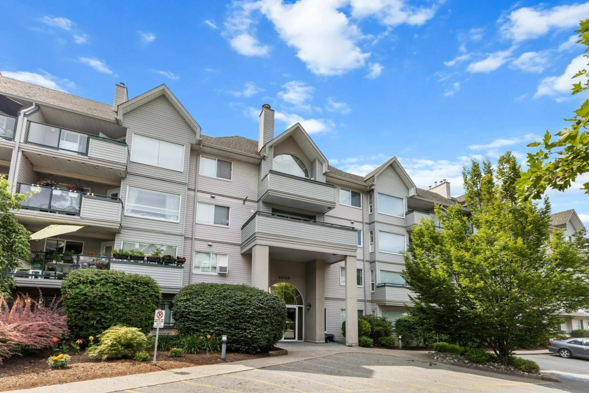 Front Yard Photo of 407 33708 King Road, Abbotsford, BC