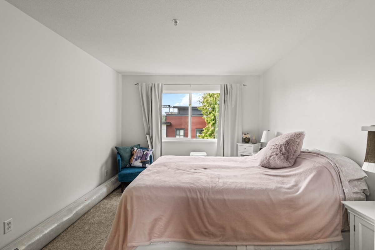 Guest Bathroom Photo of 407 33708 King Road, Abbotsford, BC