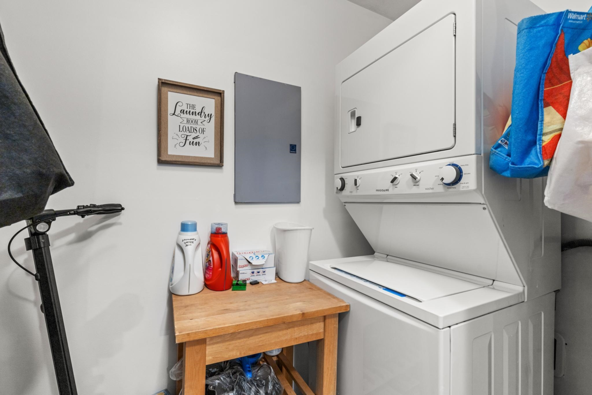 Hallway Photo of 407 33708 King Road, Abbotsford, BC