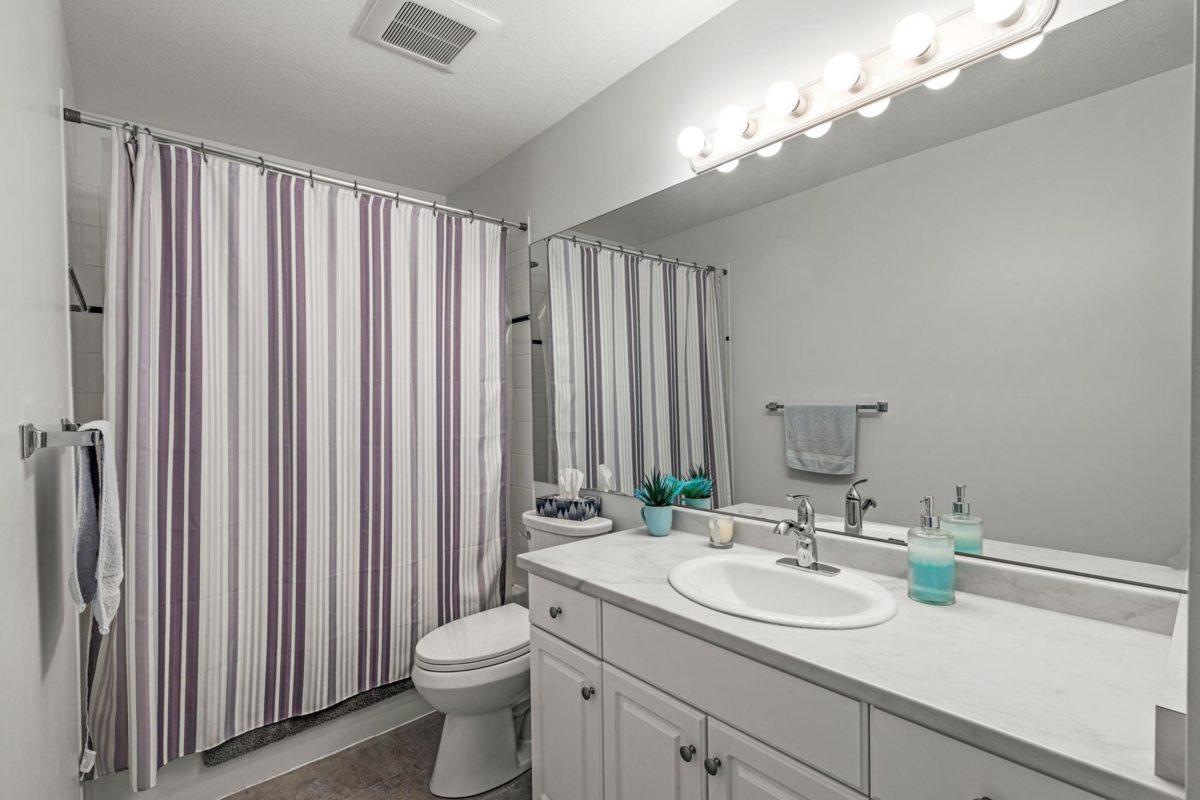 Mudroom Photo of 407 33708 King Road, Abbotsford, BC