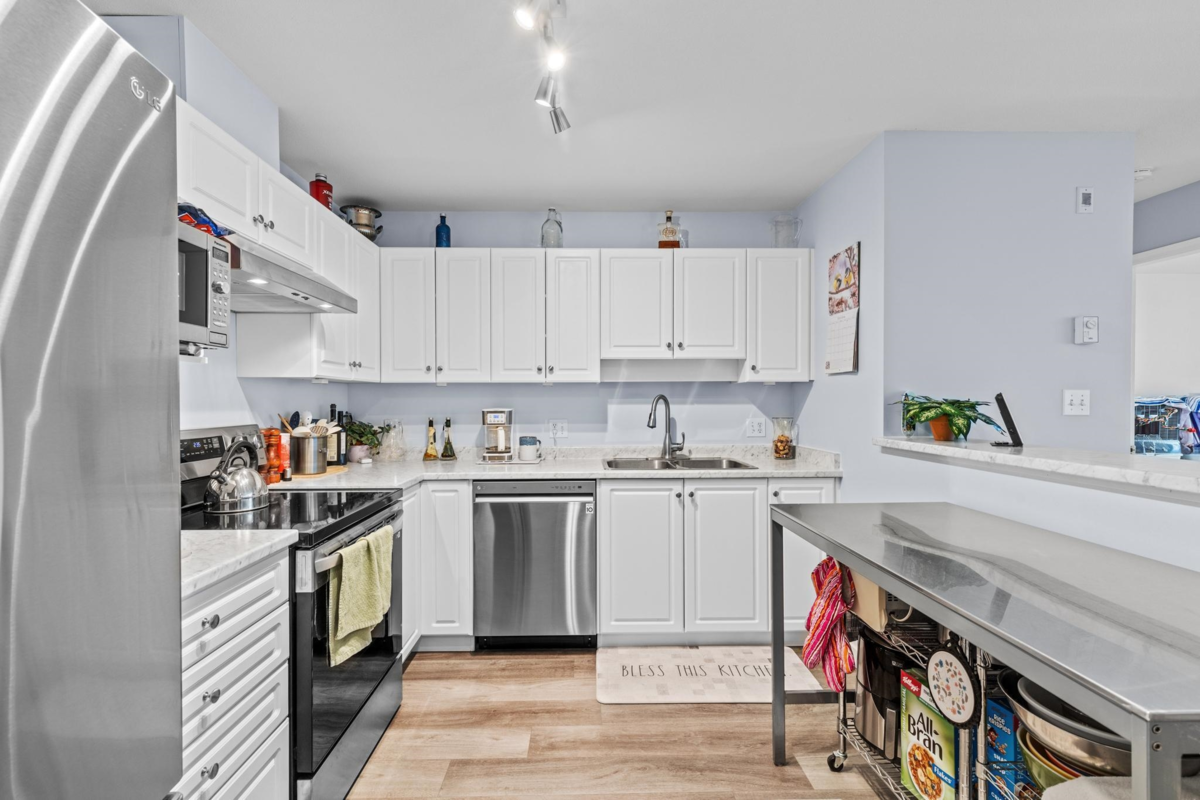 Primary Bathroom Photo of 407 33708 King Road, Abbotsford, BC