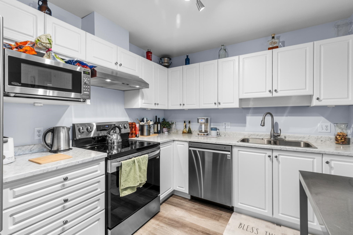 Primary Bedroom Photo of 407 33708 King Road, Abbotsford, BC