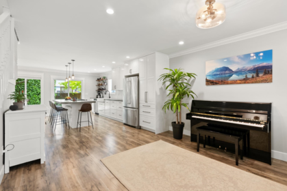 Kitchen Island Photo of 26433 28 Avenue, Langley, BC